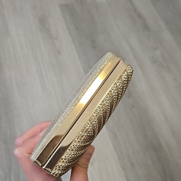 Elegant Gold Clutch Bag - Picture 6 of 9
